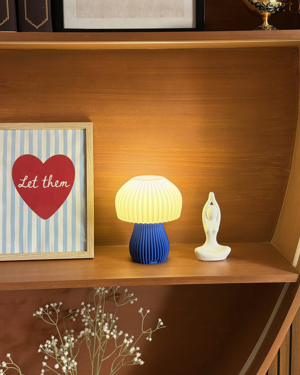 The Mushy mushroom table lamp in Blue